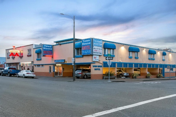 Eureka Town House Motel - Historic Old Town image 7